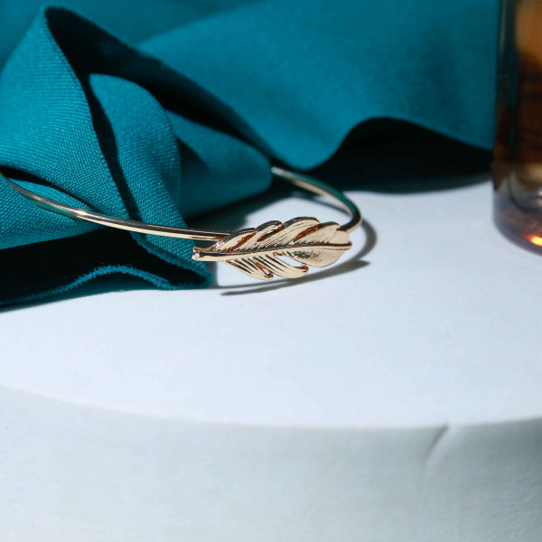 Yellow Gold Bangle with Feather Shape Decoration